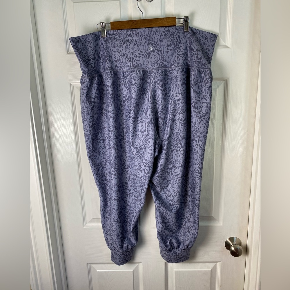 Athleta Salutation Printed Crop Joggers Size 3x - image 2